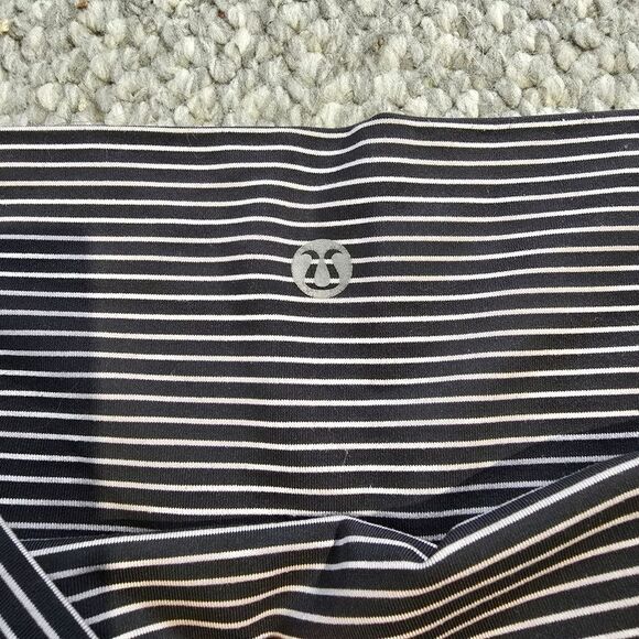 LULULEMON wunder Under Roll Down Scalloped Crop - Picture 4 of 5
